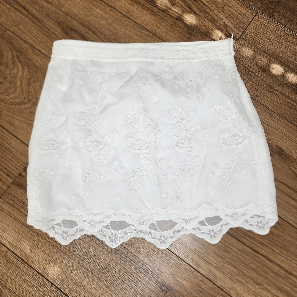 4/$25 FOREVER 21 White Eyelet Mini Skirt, size Large